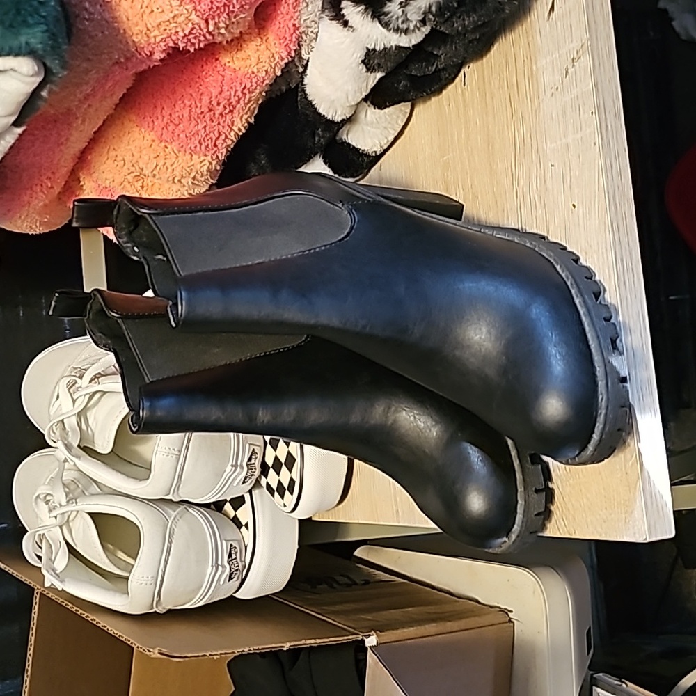 Soda Chelsea boot